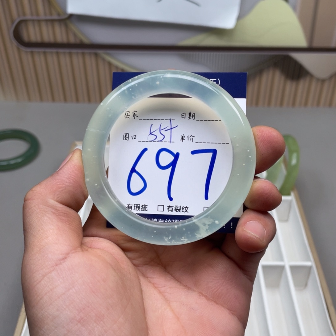 岫玉手镯手镯未镶嵌