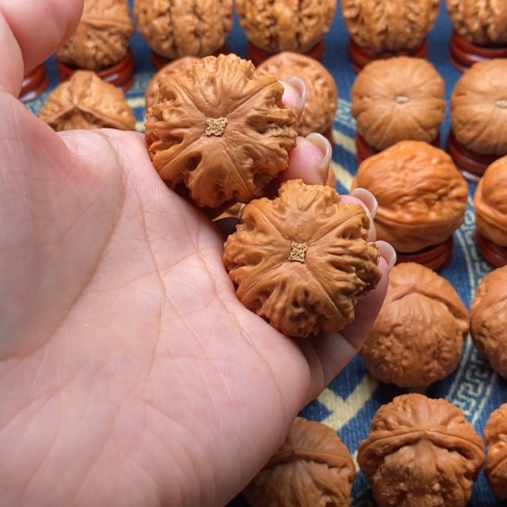 文玩核桃把件，****鹿精品手捻