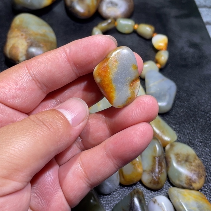 ****刚颈饰未镶嵌和田玉