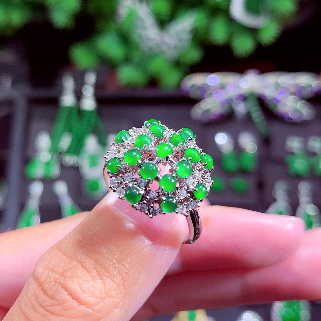 颈饰未镶嵌翡翠天然