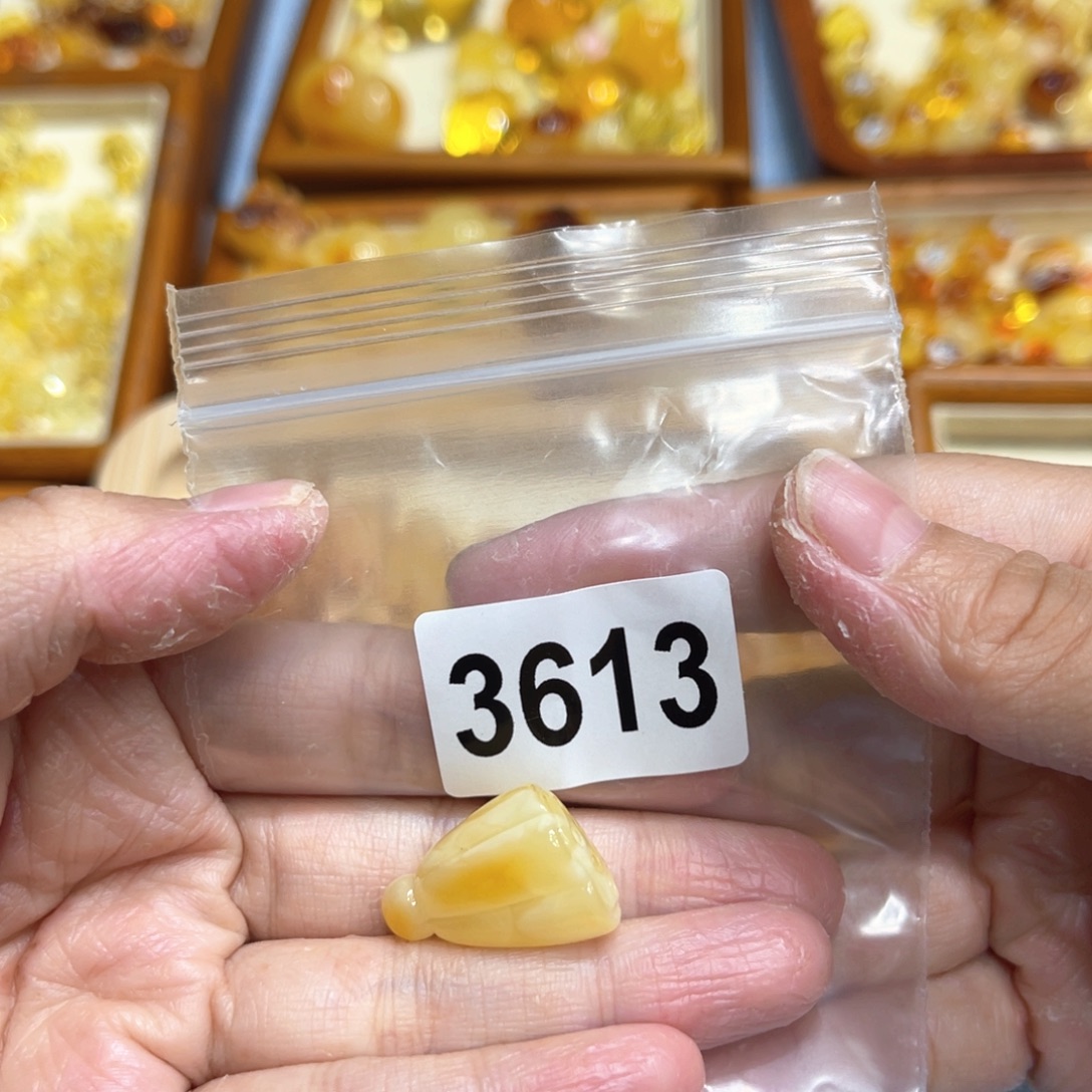 琥珀颈饰未镶嵌蜜蜡
