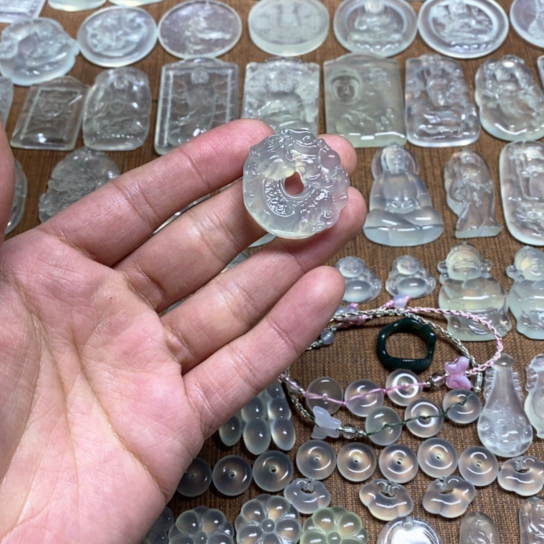 岫玉吊坠(不含链)未镶嵌