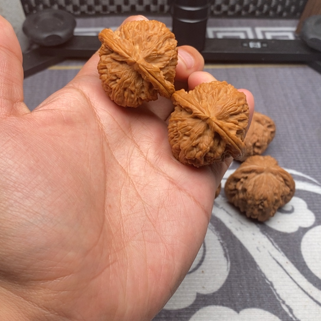 吊坠文玩核桃全品球体三角桩白狮子41