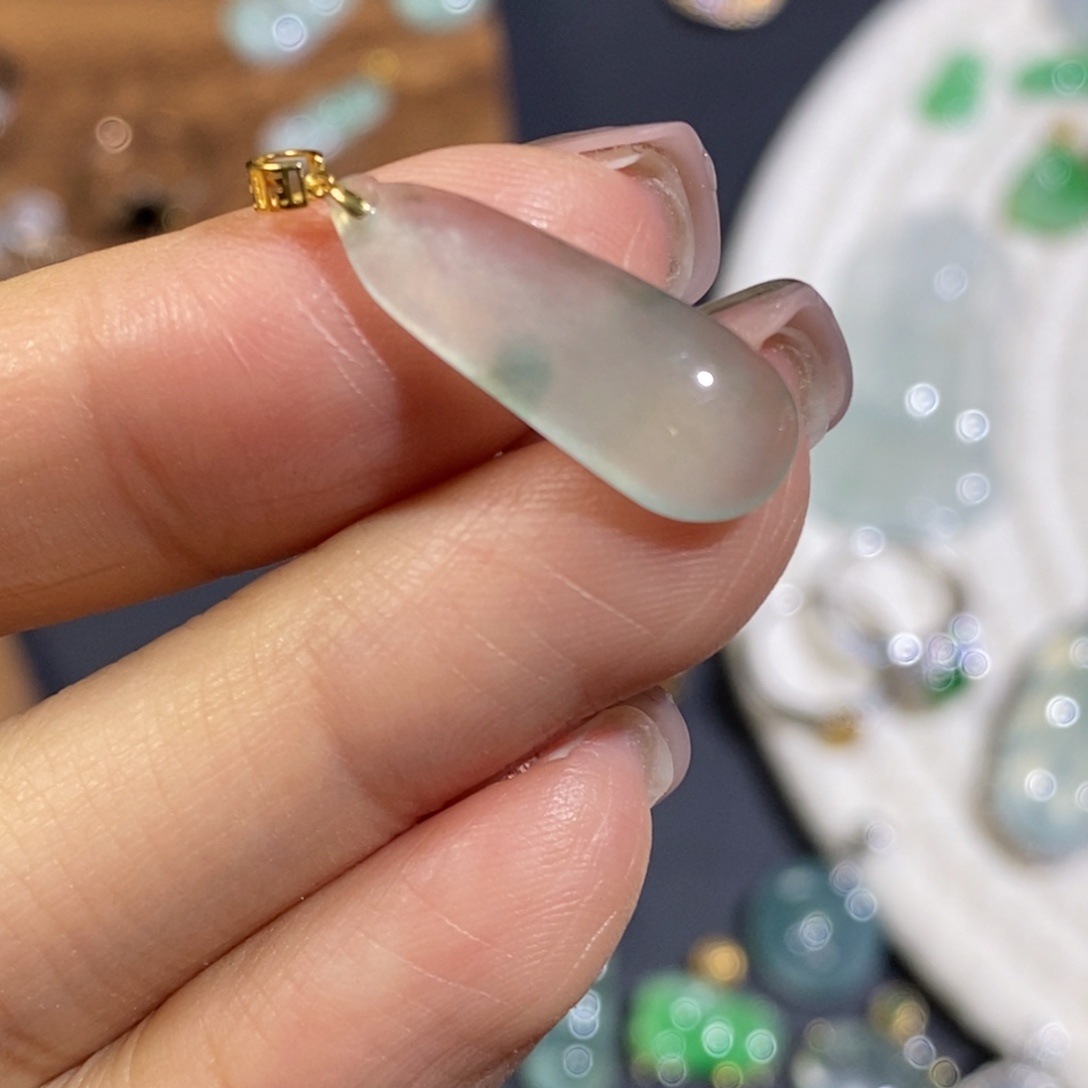 翡翠18K金镶嵌颈饰