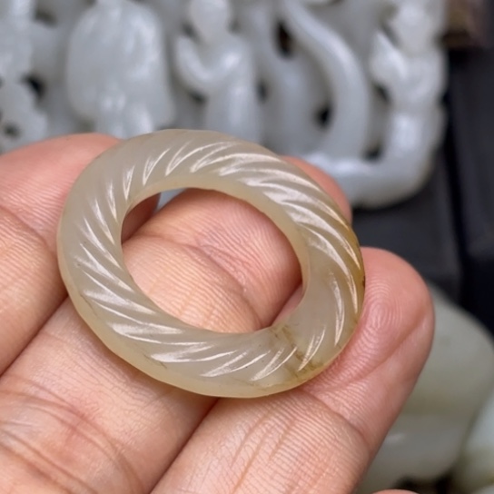 和田玉颈饰未镶嵌