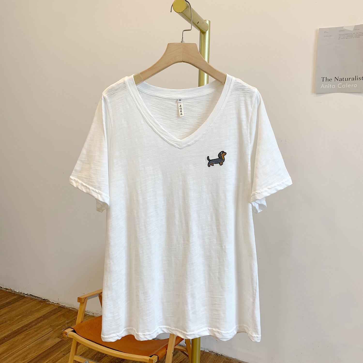 小狗T C4426刺绣小狗贴布V领短袖T恤