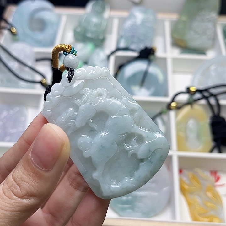 翡翠颈饰未镶嵌翡翠