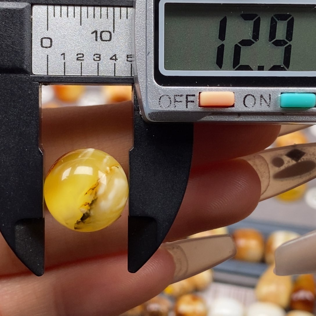 琥珀未镶嵌耳饰圆珠