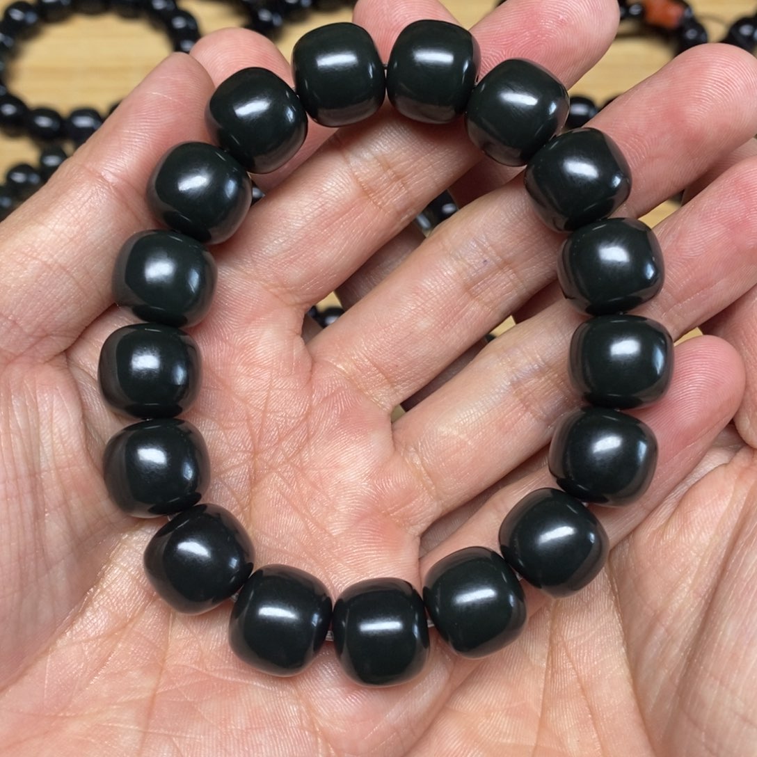 泰****和田玉未镶嵌手链