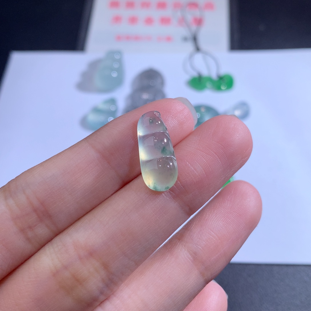 翡翠颈饰未镶嵌17.2 7.5 3.9