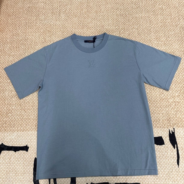 99新 LouisVuitton/路易威登 雾霾蓝色胸口浮雕logo短袖