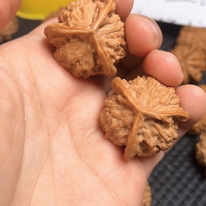 桃核吊坠35三棱核桃