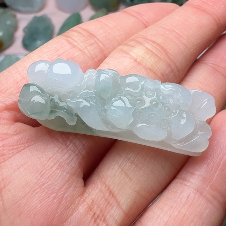 翡翠未镶嵌颈饰手牌