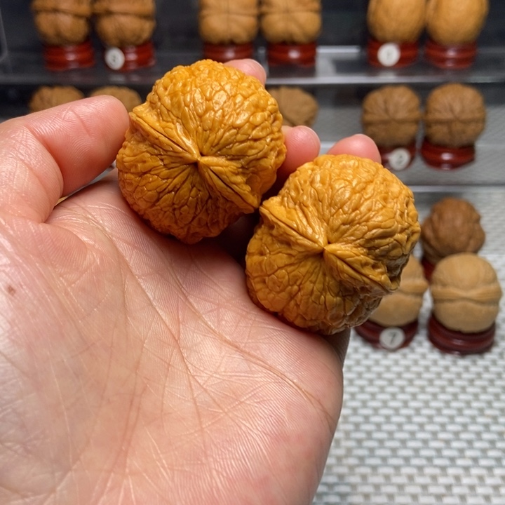 文玩核桃把件3金丝绣球