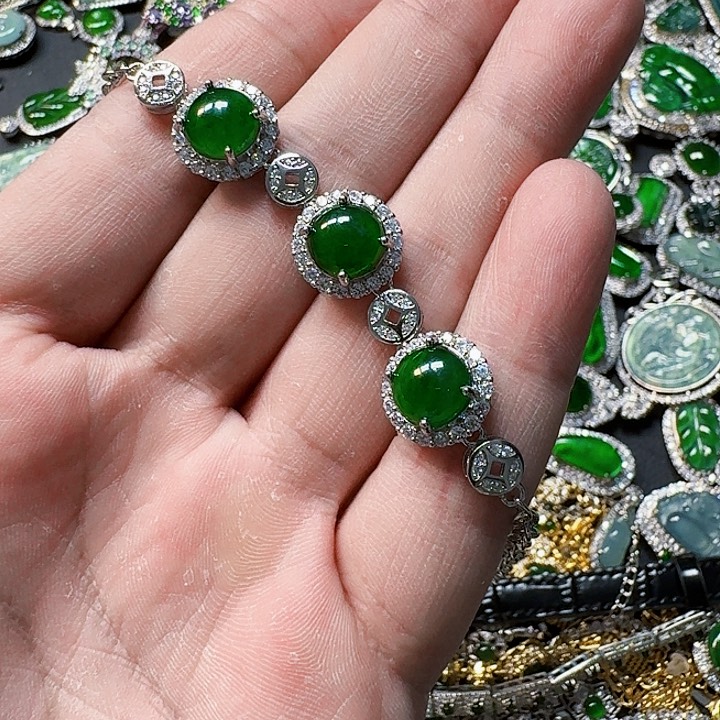 翡翠颈饰未镶嵌天然A货翡翠放漏