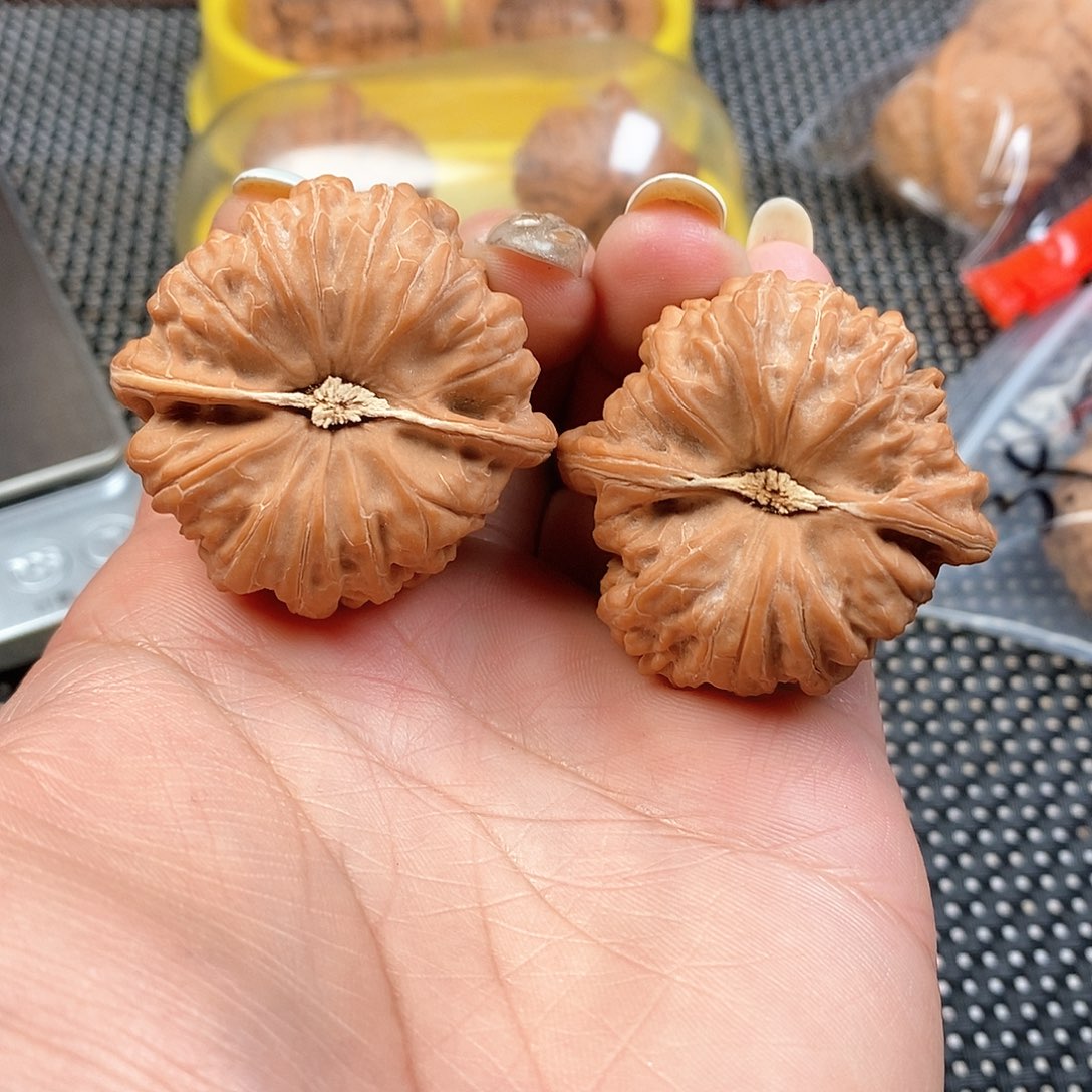 文玩核桃吊坠40➕平古凹底全品41.5克