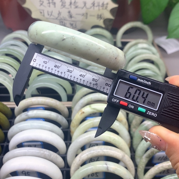 蛇纹石玉未镶嵌手镯102