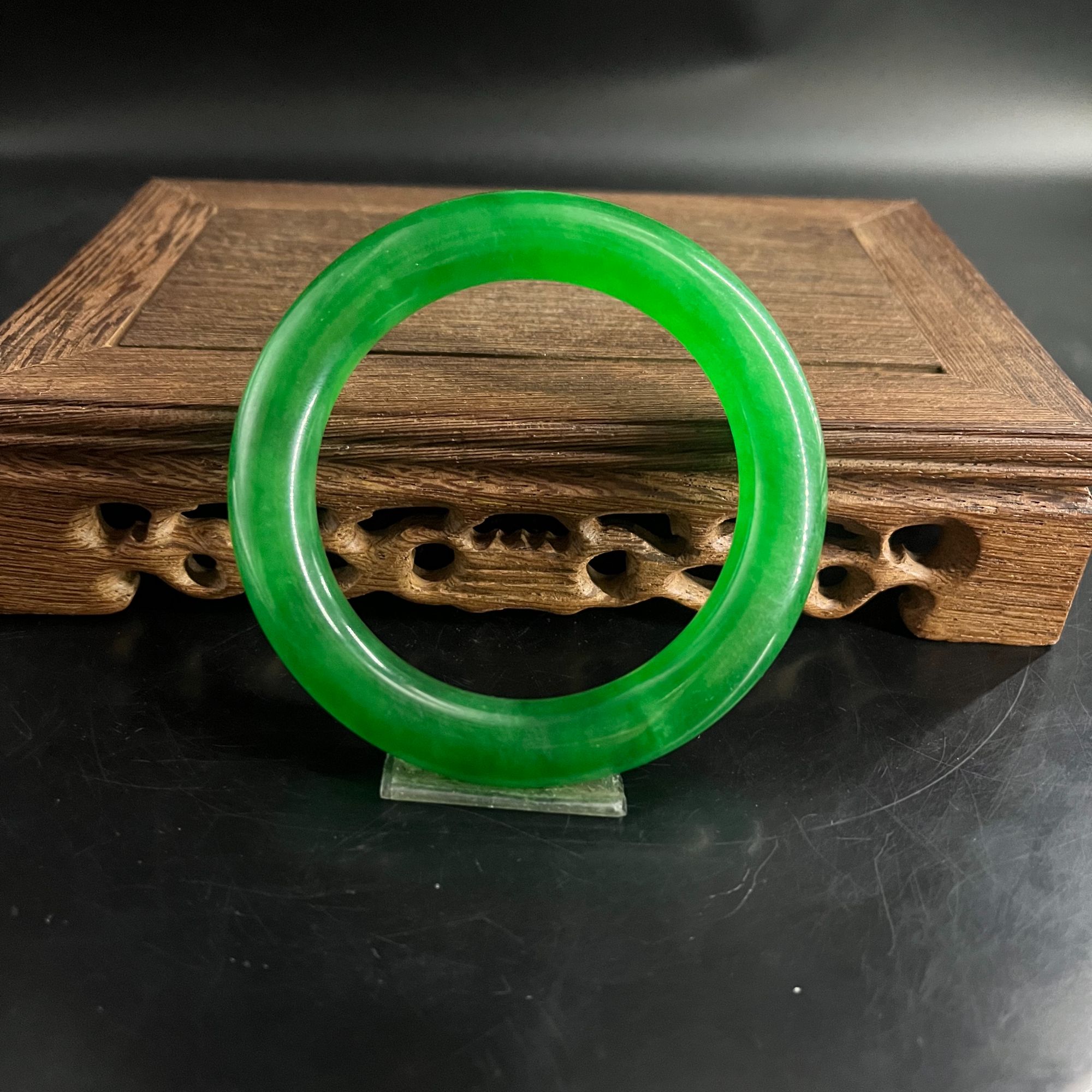 翡翠手镯菠菜绿女款