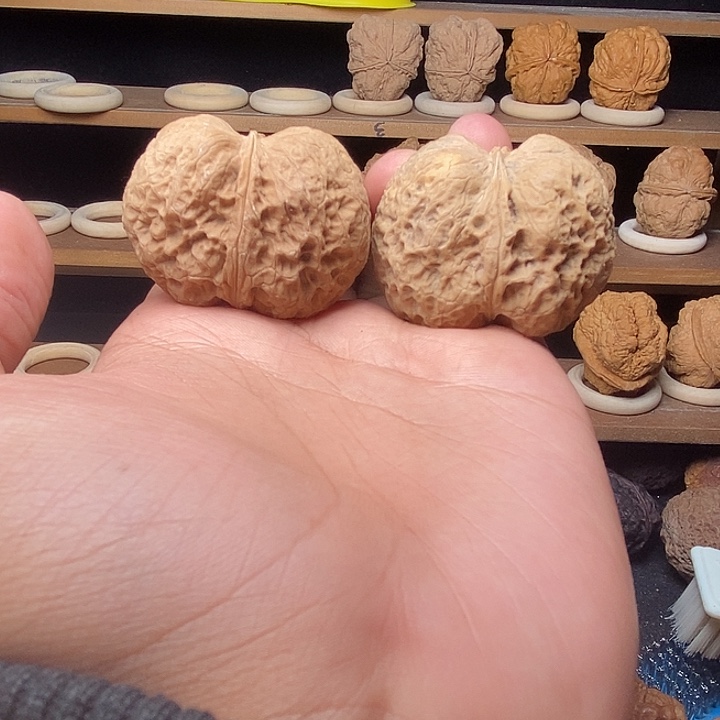 文玩核桃吊坠金元宝