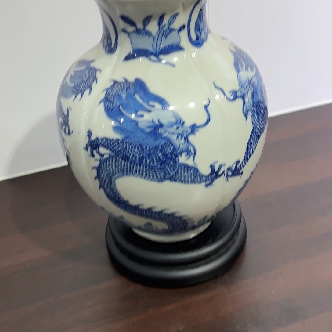 青花瓜林龙纹摆件尊