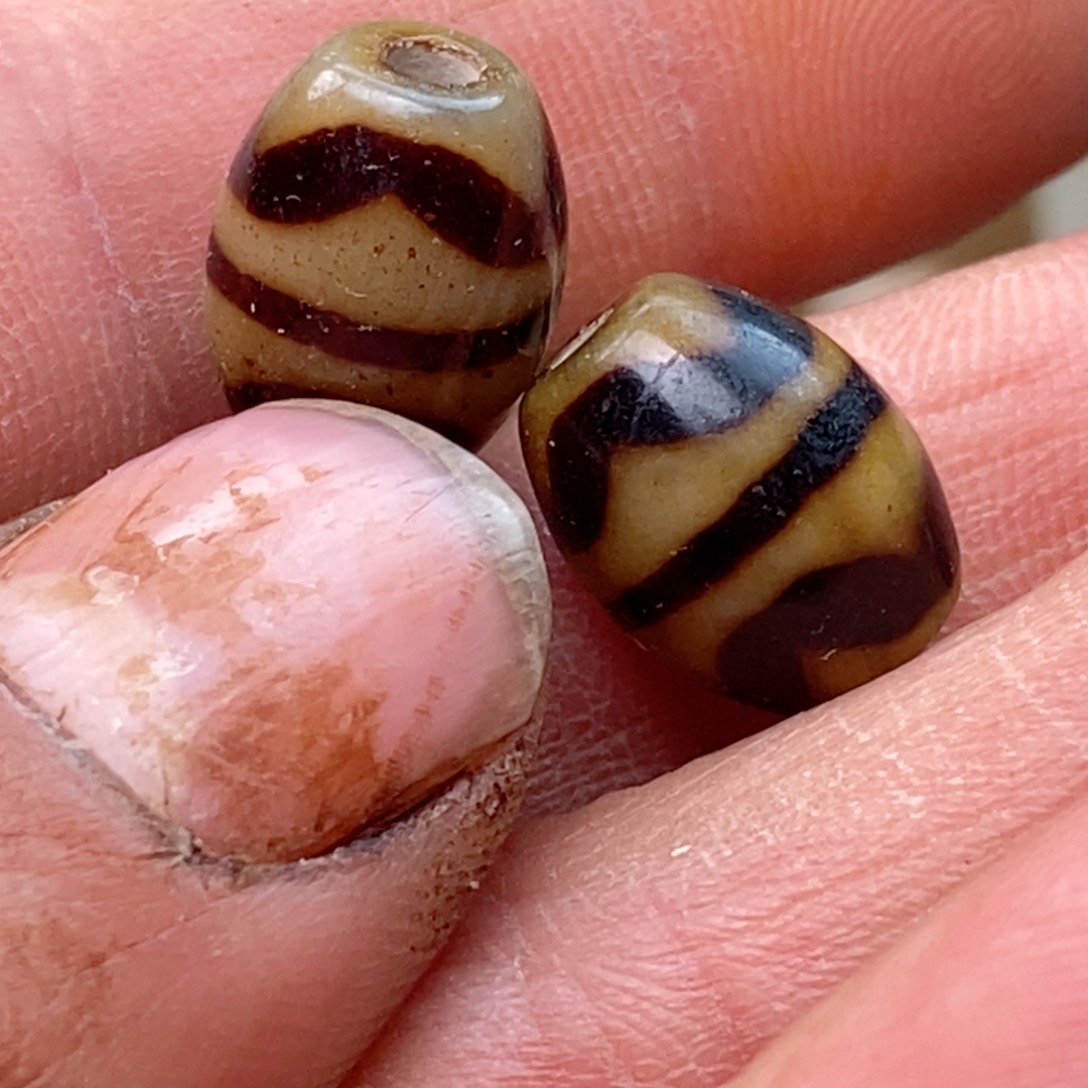 DIY琉璃珠子的颜色是蓝色的