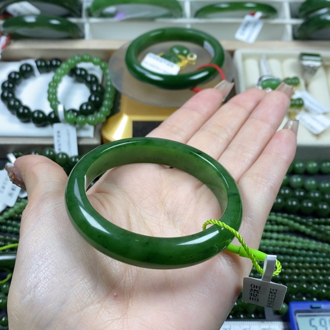 和田玉（碧玉）手镯未镶嵌秦*