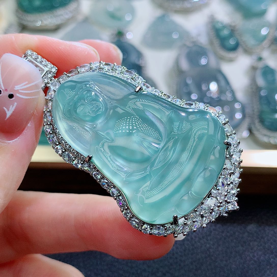 翡翠挂件未镶嵌翡翠