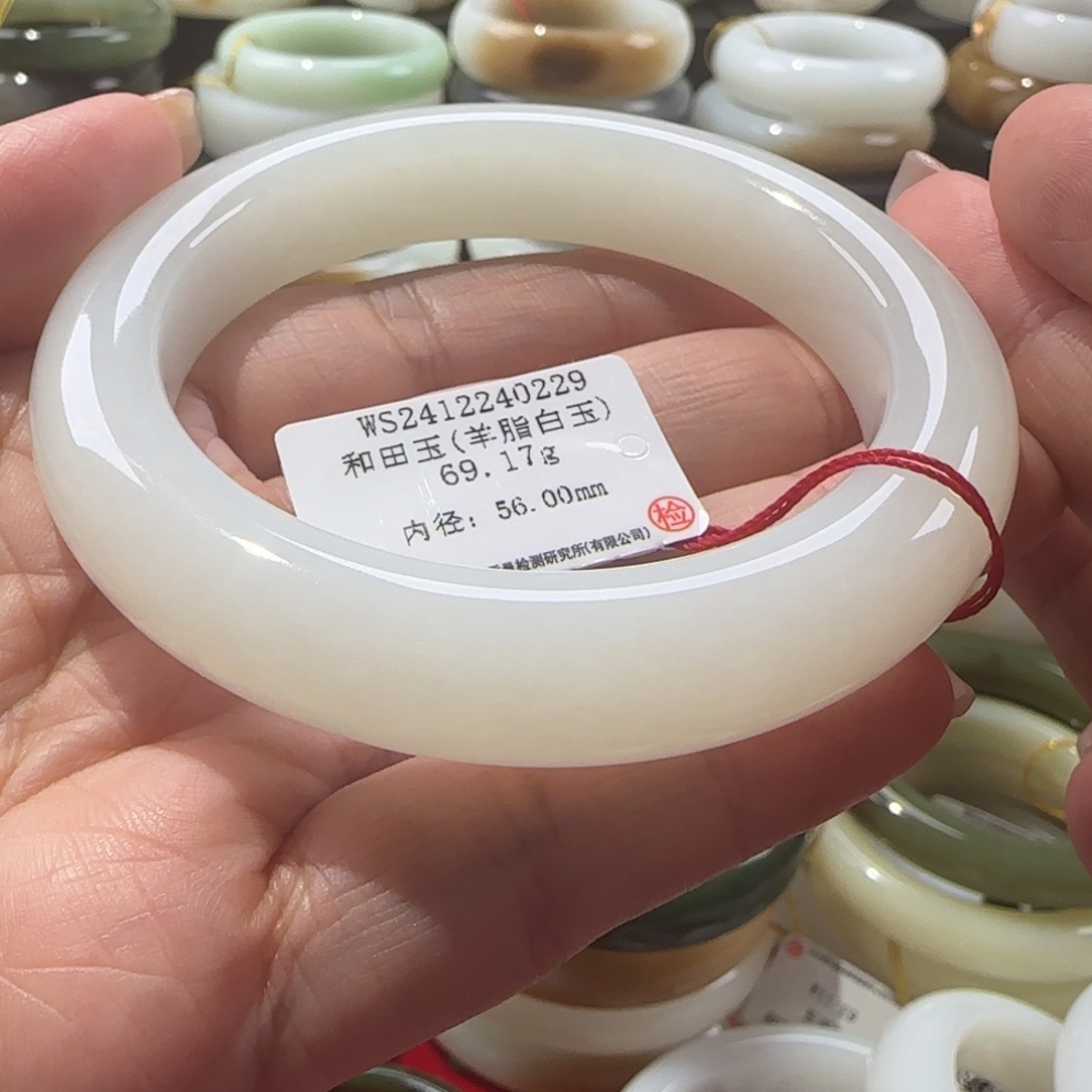 和田玉手镯未镶嵌