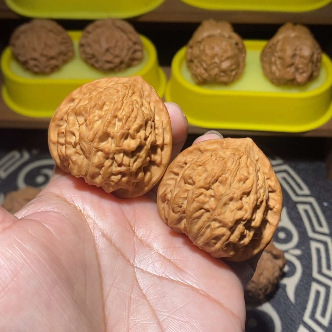 核桃手把件金牛41