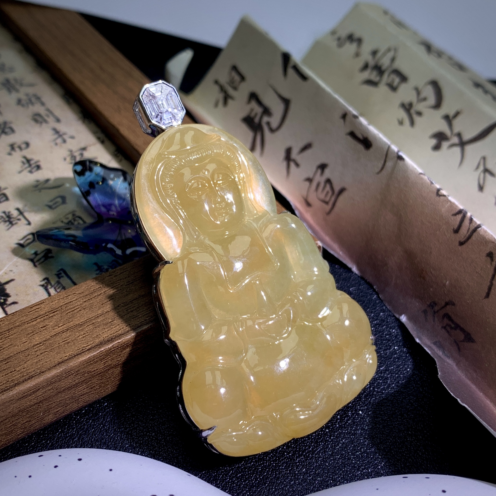 猪宝行18K金镶嵌冰糖黄观音吊坠(非珠子戒圈手镯）天然缅甸a货翡翠
