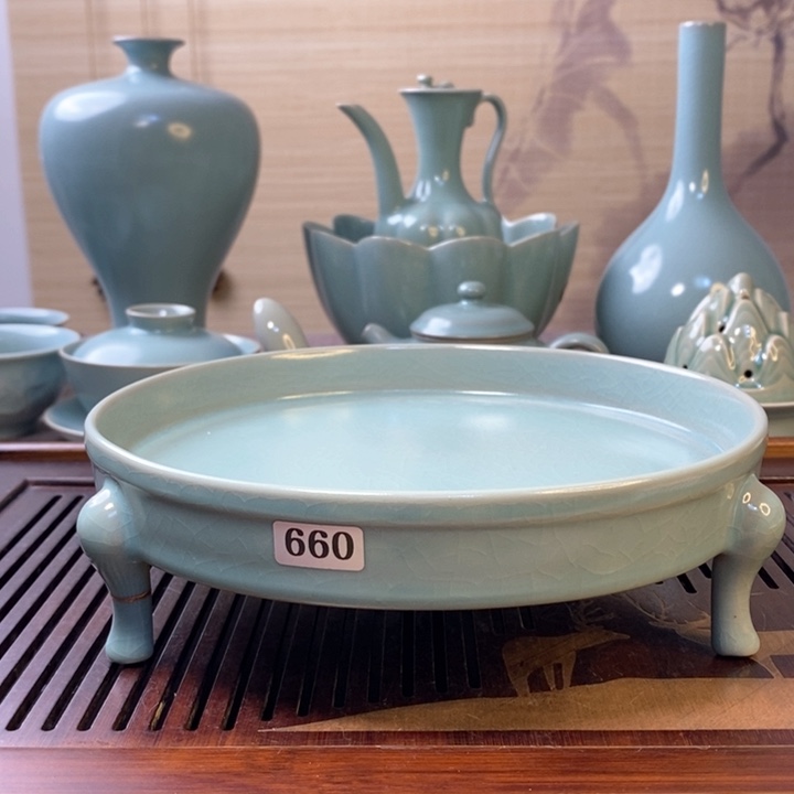 三足微汝瓷一一一一一一一微