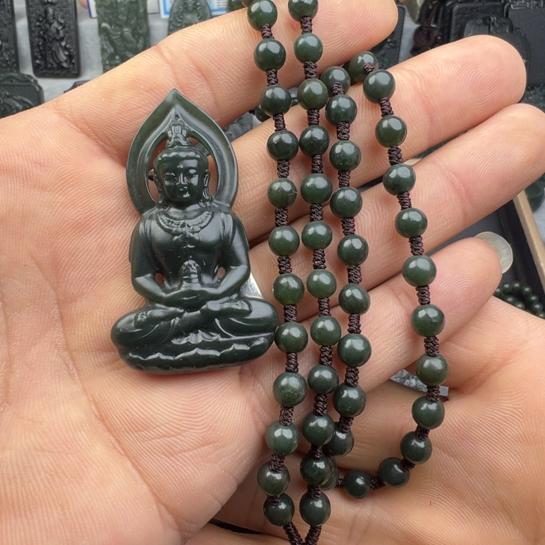 微****和田玉未镶嵌颈饰