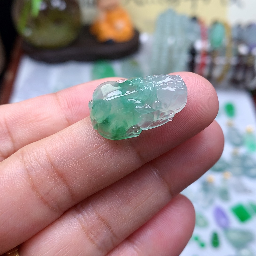 翡翠裸石缅甸天然A货翡翠冰种貔貅
