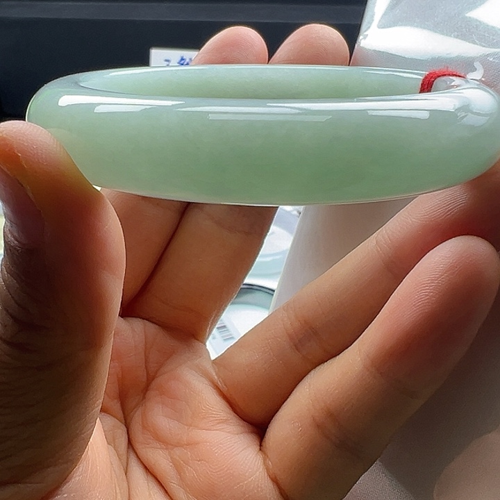翡翠手镯未镶嵌翡翠