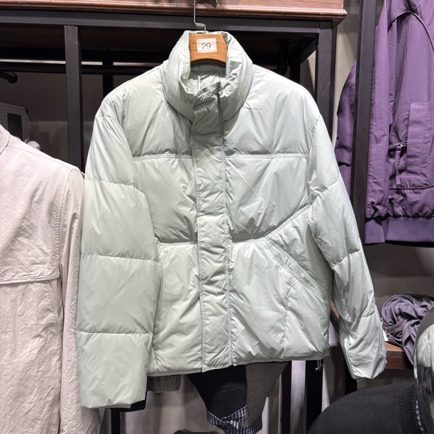 休闲百搭冬款男装羽绒服8972
