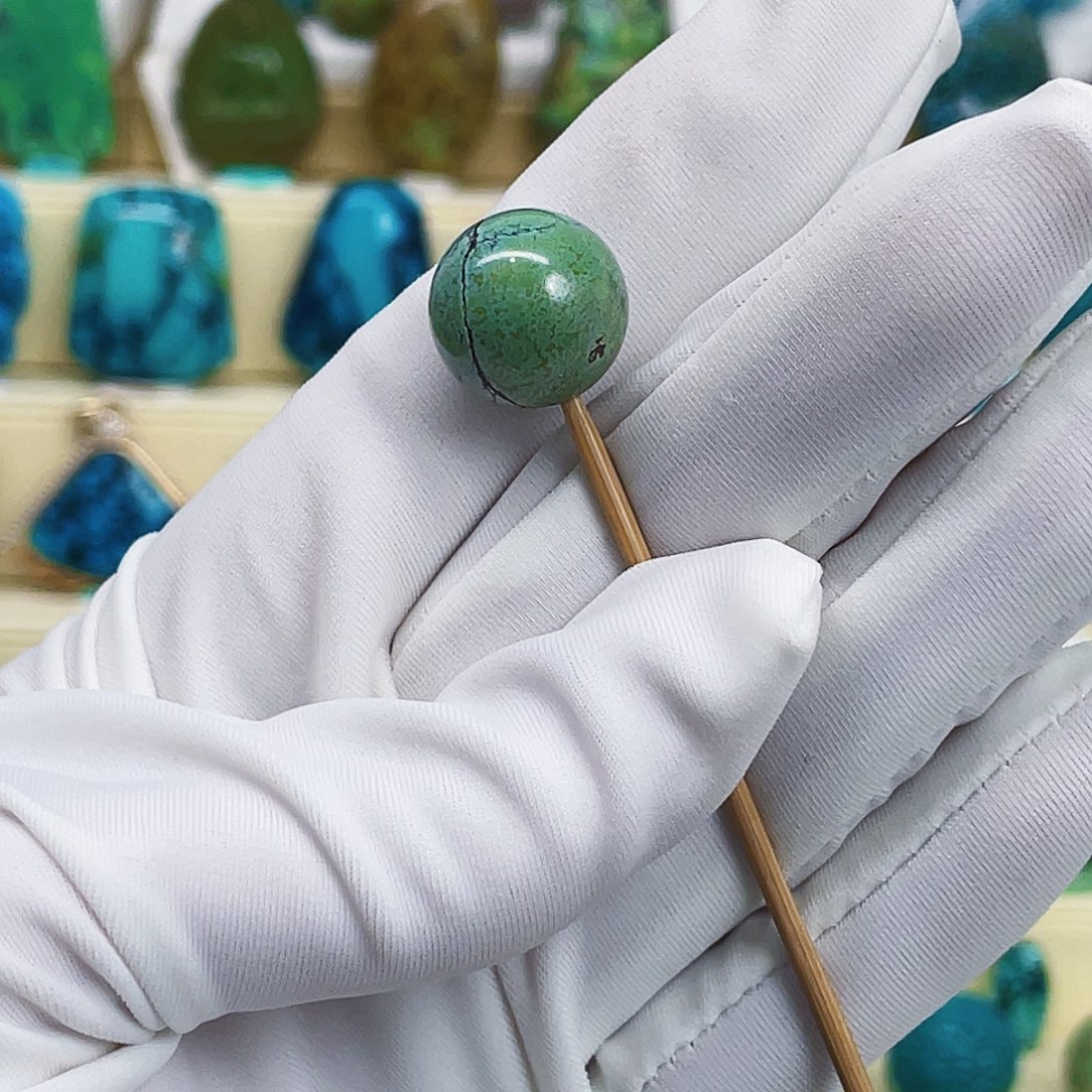 绿松石未镶嵌颈饰