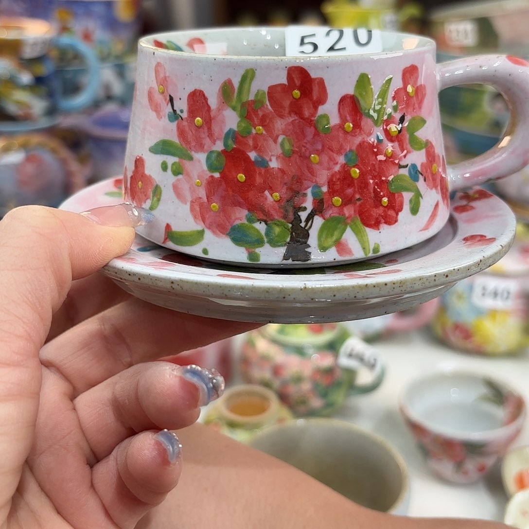 瓷片在这里祝各位小姐妹节日幸福平安开心健康