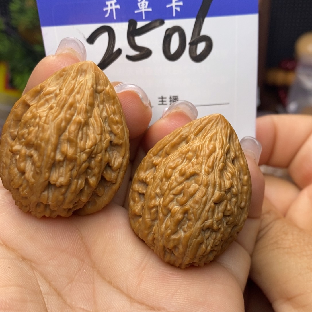 文玩核桃吊坠佛肚。全品。边33。丹