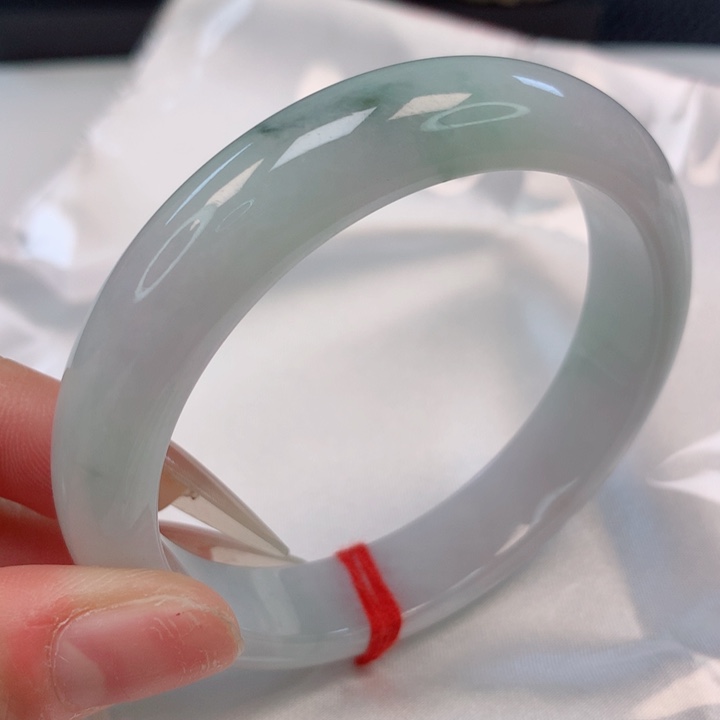 翡翠手镯未镶嵌56圈