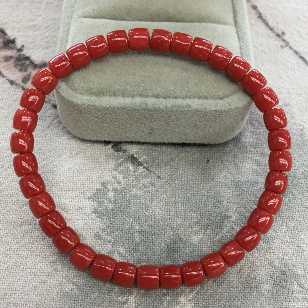 意大利沙丁珊瑚归圆桶珠手串 颜色深红 尺寸5.2～5.4mm 