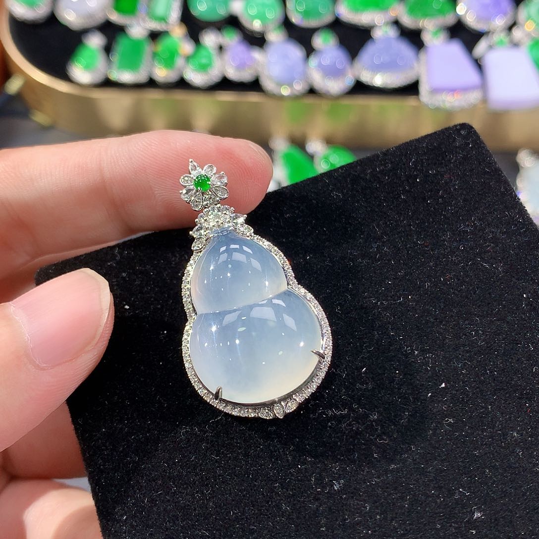 翡翠18K金镶嵌颈饰