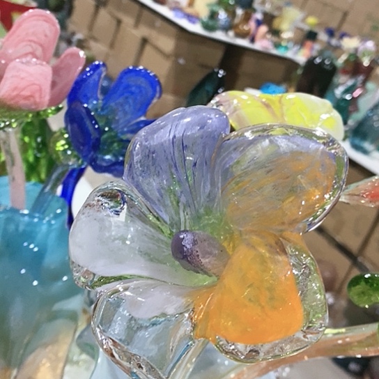 琉璃花瓶高45厘米宽12厘米