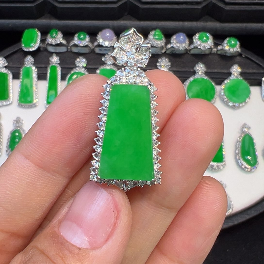 翡翠18K金镶嵌颈饰收到货48小时鉴赏期