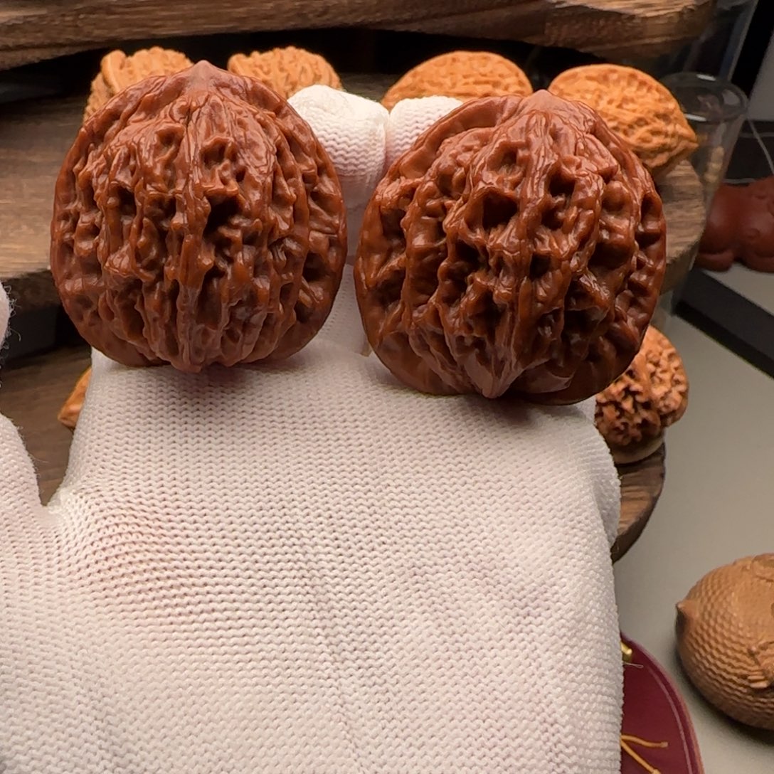 文玩核桃吊坠41尺寸红虎头