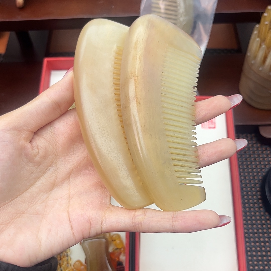 纯手工制作纯牛角梳子