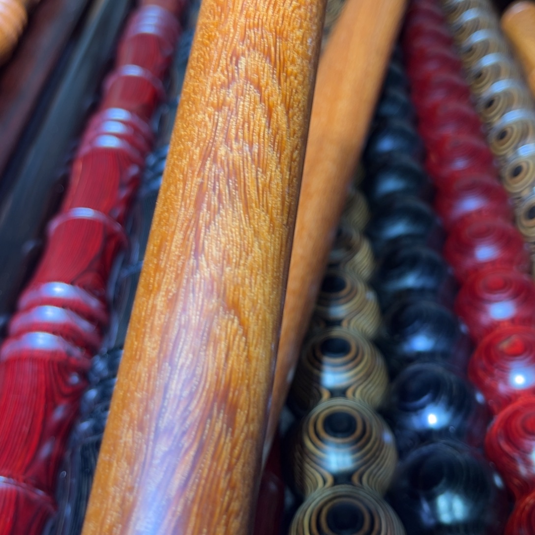 V***i大叶紫檀（黑酸枝木类）金星紫檀