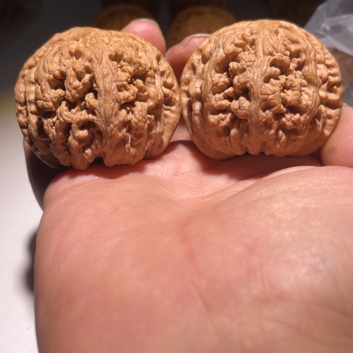 文玩核桃把件球筋