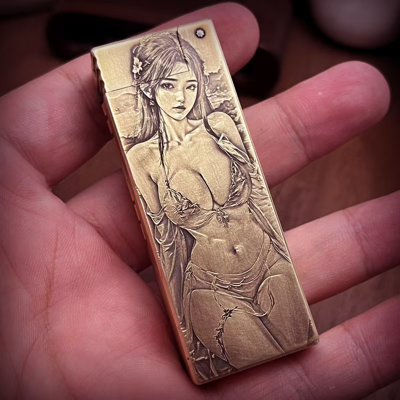 073侧滑轮双孔黄铜老式复古雕刻盔甲战壕打火机经典个性