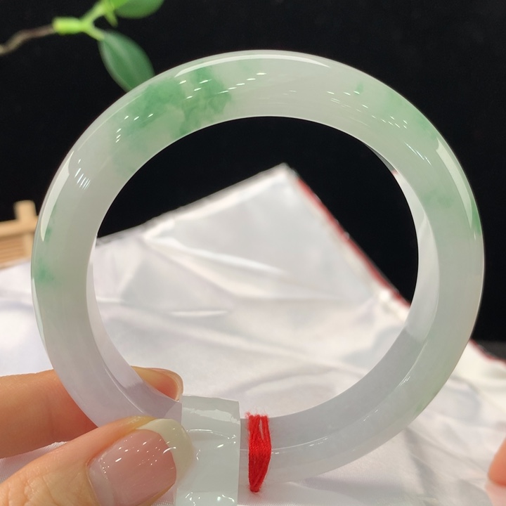 翡翠手镯未镶嵌111-0179