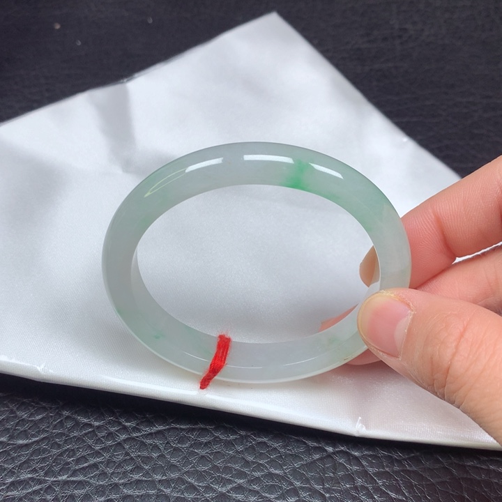 翡翠手镯（贵妃镯）未镶嵌